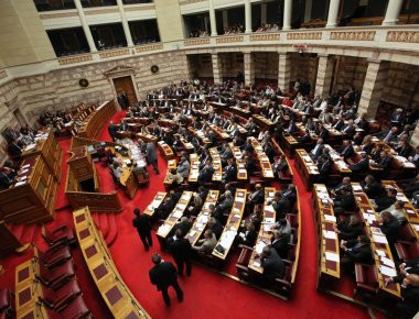 Βουλή: Ψηφίστηκε κατά πλειοψηφία το πολυνομοσχέδιο για τους ΟΤΑ